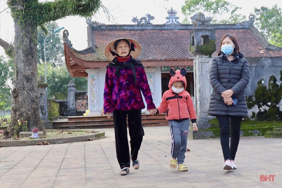 Ngắm tháp đá cổ hơn 500 tuổi ở Hà Tĩnh