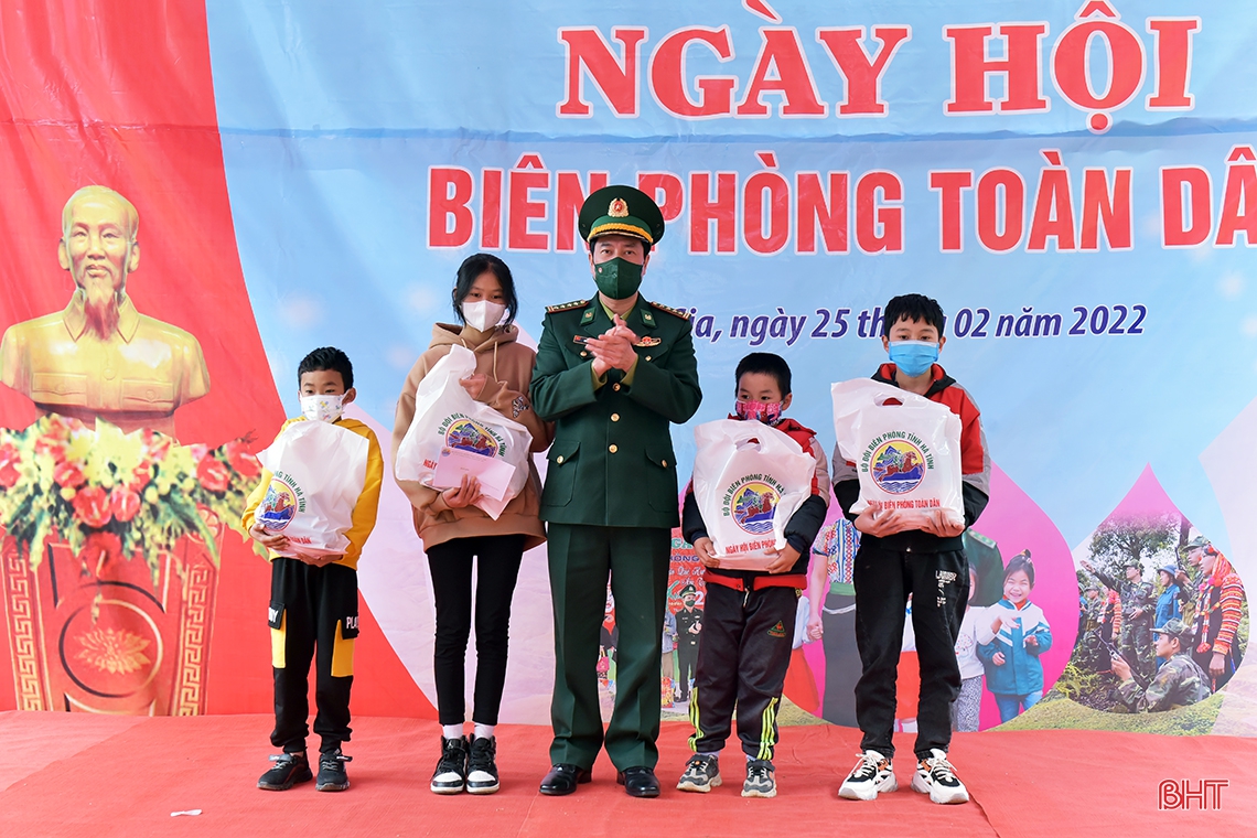 Ngày hội biên phòng toàn dân ở miền biên giới Hà Tĩnh