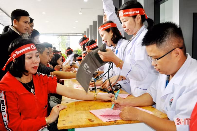 Hà Tĩnh tổ chức chương trình “Chủ nhật đỏ”, tiếp nhận 412 đơn vị máu