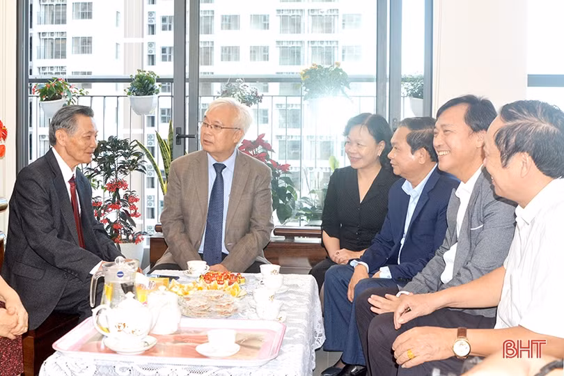 Đoàn công tác của Quốc hội dâng hương tại Ngã ba Đồng Lộc