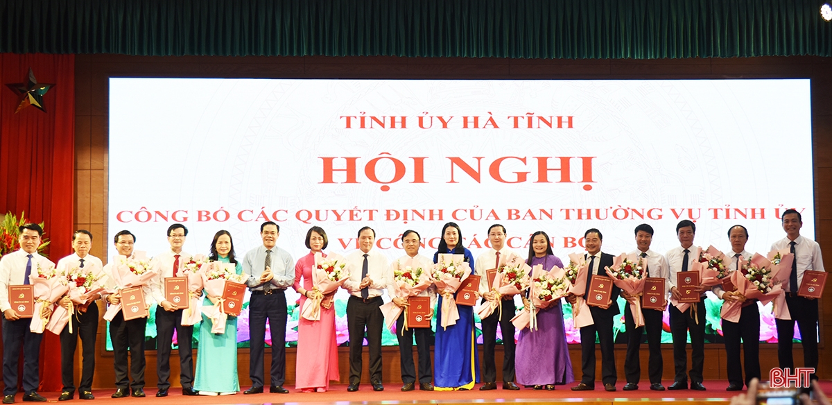 Ban Thường vụ Tỉnh ủy Hà Tĩnh công bố các quyết định luân chuyển, điều động, bổ nhiệm cán bộ