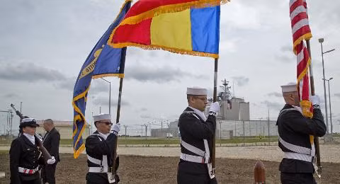 Hệ thống Aegis trên bộ của Mỹ tại Romania sử dụng các ống phóng Mk-41 tương tự trên tàu chiến và có thể phóng tên lửa hành trình Tomahawk nga pho truong phat hien moi vu phong ten lua
