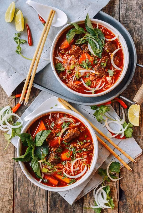mi bo kho nong hoi thom ngon cho bua sang cuoi tuan