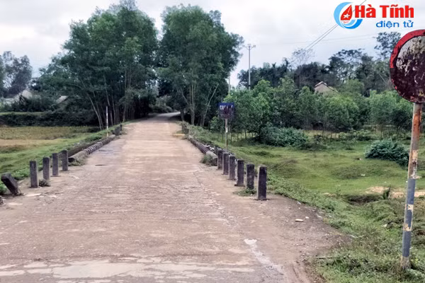 truy tim 2 doi tuong cuop giat tai san nguoi di duong