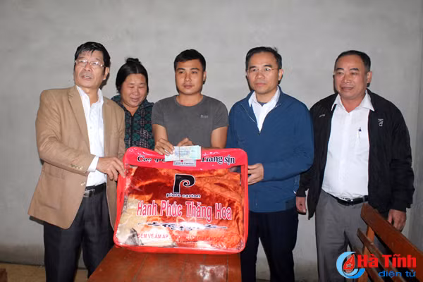 xay moi 125 ngoi nha cho nguoi dan ky anh sau bao so 10