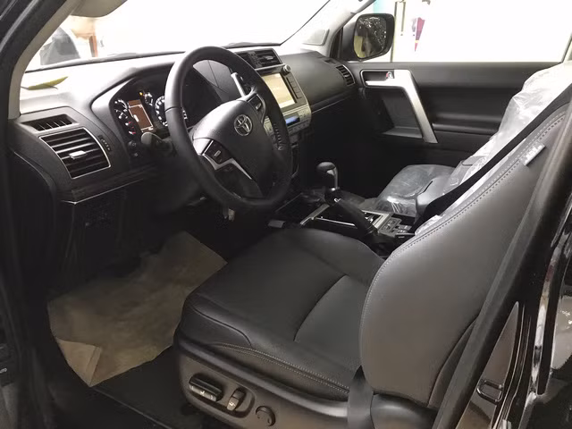 chay hang chinh hang toyota prado 2018 bi tuon ra dai ly tu nhan