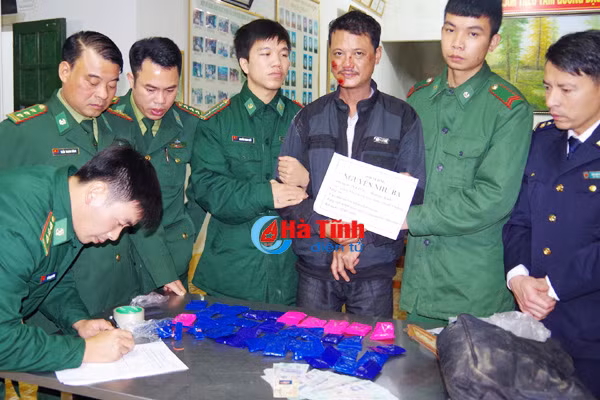 video van chuyen 8 000 vien hong phien tu bien gioi ha tinh ve tieu thu