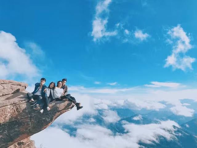 nhung diem du lich thach thuc mau lieu cua du khach viet