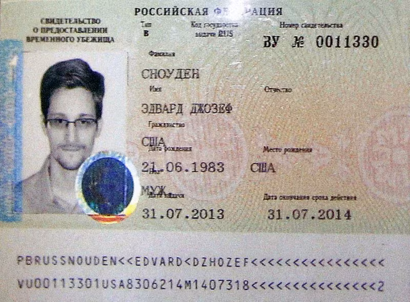 cuoc song bi an cua snowden o nga sau tron chay