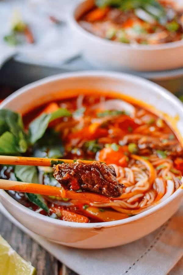 mi bo kho nong hoi thom ngon cho bua sang cuoi tuan