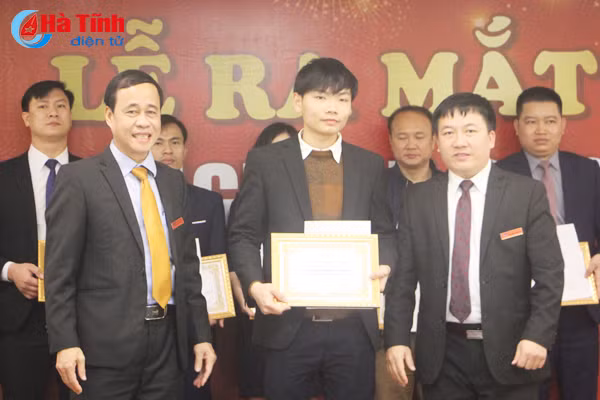 ra mat to chuc ket noi cong dong dn vua va nho dau tien tai ha tinh