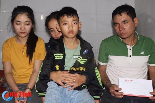 ban doc bao ha tinh giup do gia dinh co 3 nguoi con mac benh hiem ngheo