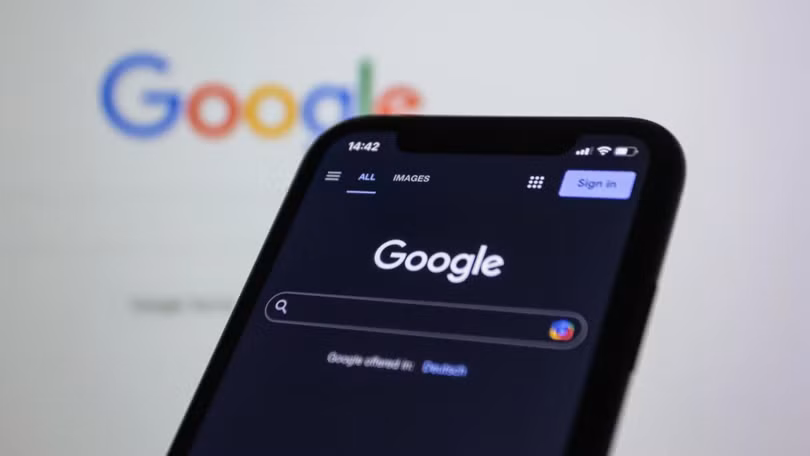 Google đã nhiều lần bị phạt vì các cáo buộc cạnh tranh không lành mạnh và buộc phải thay đổi mô hình kinh doanh để tuân thủ các quy định quốc tế. Ảnh: Pexels.