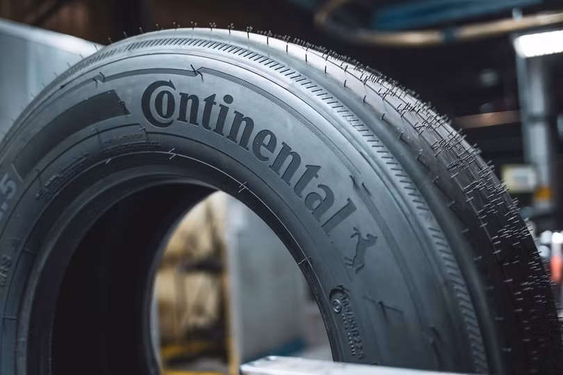 Các thông tin trên lốp chính hãng được thiết kế rõ ràng và đầy đủ thương hiệu, logo, các thông số quan trọng đối với quá trình sử dụng của từng dòng xe nhất định.