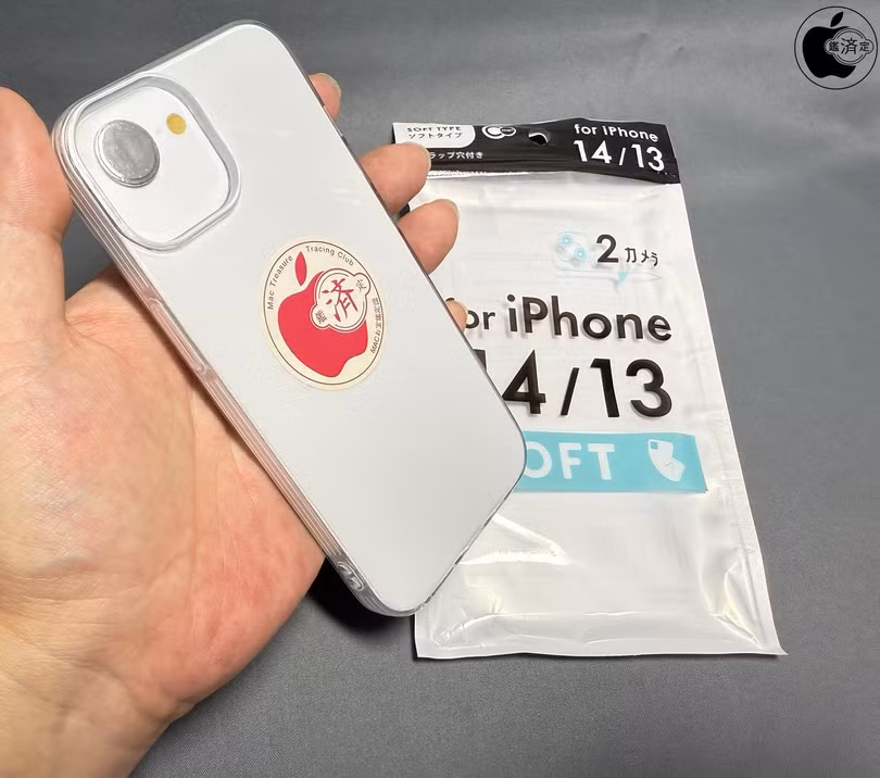 Thiết bị có kích thước 146,7 x 71,5 x 7,8 mm, giống hệt iPhone 14. Trang tin cho biết mô hình này gắn vừa ốp lưng dẻo cho iPhone 14, ngoại trừ camera sau bởi iPhone 14 có 2 camera, trong khi iPhone SE 4 dự kiến chỉ có một ống kính.