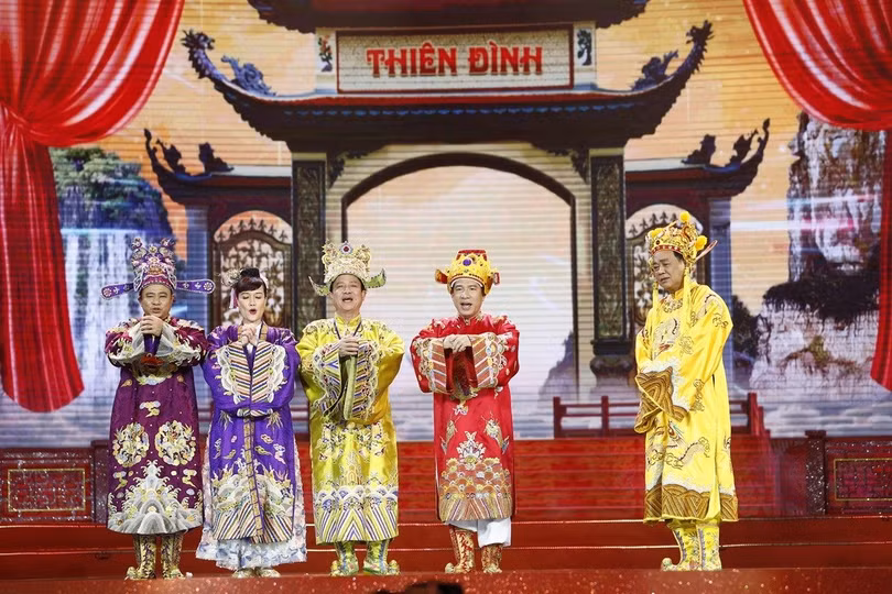 Vấn đề sáp nhập, tinh gọn bộ máy, nhân sự và mức phạt vi phạm giao thông... được đưa vào "Táo quân 2025" (Ảnh: VTV).
