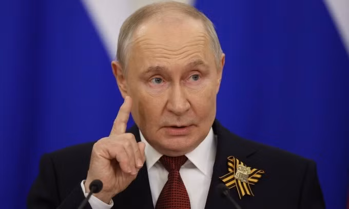 Tổng thống Nga Vladimir Putin phát biểu trước báo giới tại Điện Kremlin ngày 9/5. Ảnh: AFP