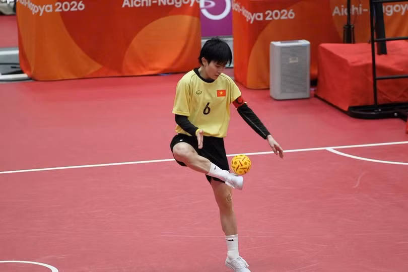 Cầu thủ Nguyễn Thị Thu Trang chuyền bóng trong trận chung kết cầu mây đôi nữ ASIAD 2026. Ảnh: Quý Lượng
