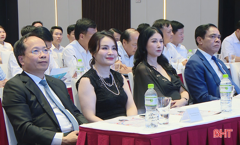 Đại biểu tham dự sự kiện.