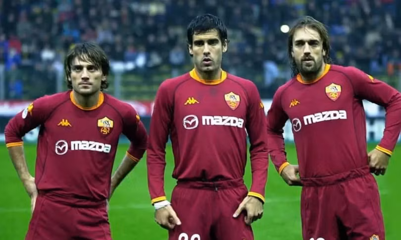 Guardiola (giữa) cùng Gabriel Batistuta (phải) và Vincenzo Montella tại AS Roma. Ảnh: X/The Pep