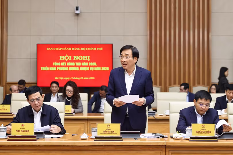 Ủy viên Trung ương Đảng, Chánh Văn phòng Đảng ủy Chính phủ, Bộ trưởng, Chủ nhiệm Văn phòng Chính phủ Trần Văn Sơn phát biểu tại hội nghị - Ảnh: VGP/Nhật Bắc