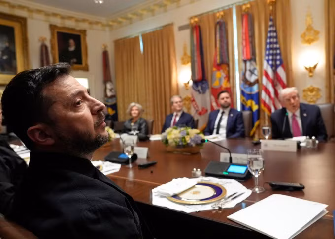 Tổng thống Ukraine Volodymyr Zelensky trong cuộc gặp với Tổng thống Trump tại Nhà Trắng ngày 17/10. Ảnh: AP