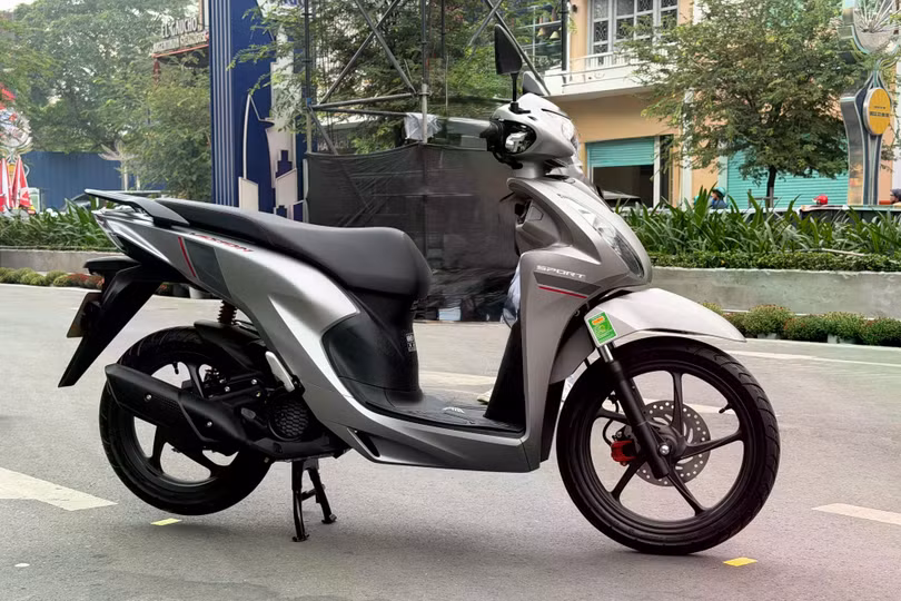 Honda Vision chênh giá nhẹ tại đại lý. Ảnh: Đan Thanh.