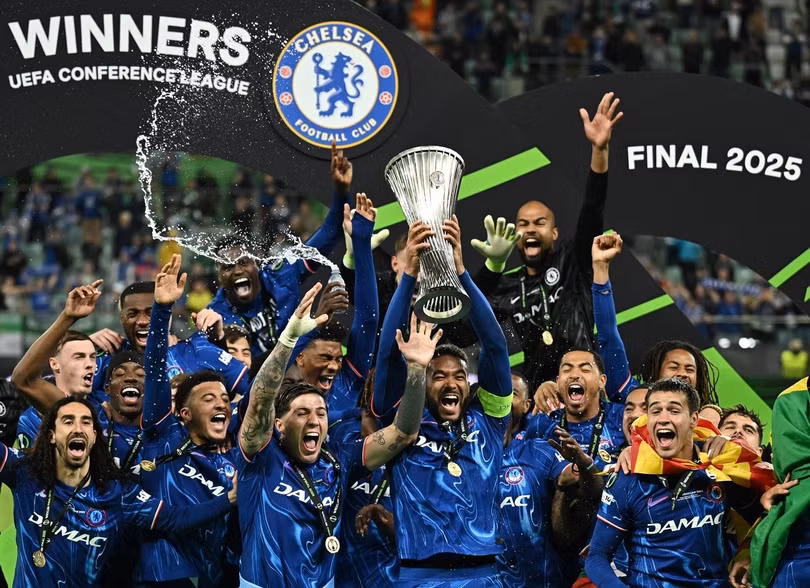 "The Blues" đi vào lịch sử với tư cách là CLB Anh đầu tiên hoàn tất bộ sưu tập danh hiệu cấp châu lục của UEFA, bao gồm Cup Winners Cup (1971, 1998), Champions League (2012, 2021), Europa League (2013, 2019), Conference League (2025) và UEFA Super Cup (1998, 2021).