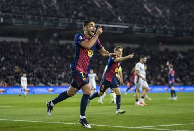 Ferran Torres ăn mừng bàn mở tỷ số trong trận Barca hạ Osasuna 3-0 ở La Liga tối 27/3. Ảnh: MD