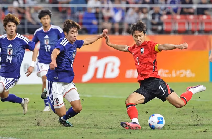 Tiền vệ Eom Ji-sung (7) của Hàn Quốc ghi bàn trong trận thắng Nhật Bản 1-0 ở chung kết bóng đá nam ASIAD 2026, trên sân Toyota, Nhật Bản ngày 3/10/2026. Ảnh: Yonhap