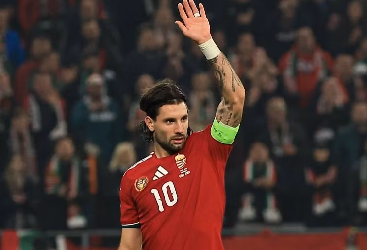 Tiền vệ Dominik Szoboszlai (Hungary - 85 triệu euro): Ngôi sao thuộc biên chế Liverpool nỗ lực nhưng vẫn không thể gồng gánh tập thể Hungary giải cơn khát World Cup kéo dài từ năm 1986.