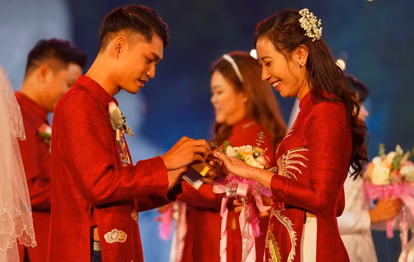 Đám cưới tập thể tại Hà Nội. Ảnh: Phạm Chiểu