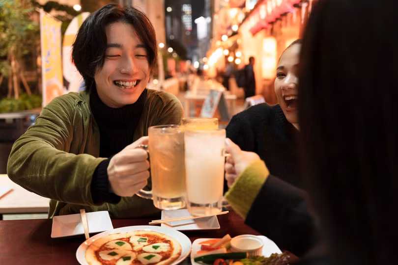 Cơ thể chuyển hóa cồn với tốc độ trung bình khoảng 0,016 mỗi giờ. Ảnh: Freepik.