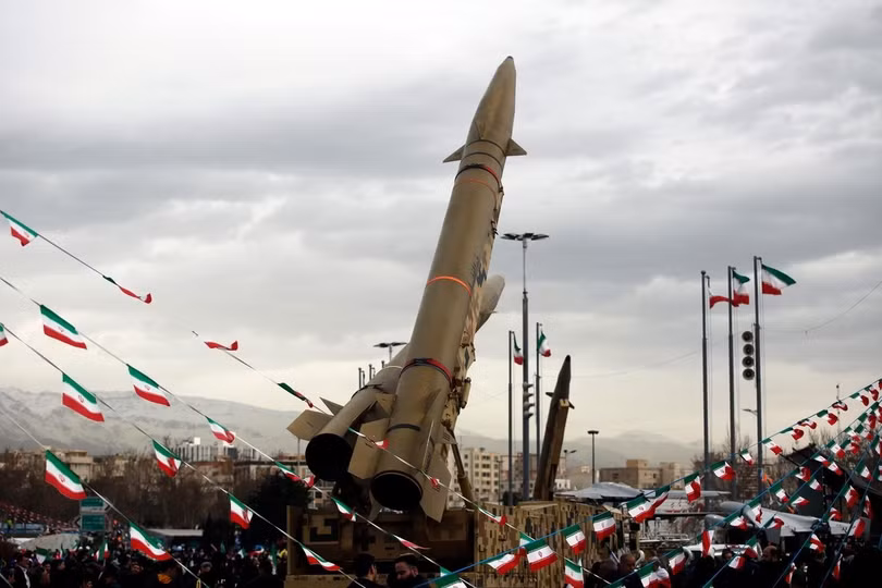 Căng thẳng leo thang: Iran đáp trả quân sự, đe dọa mở rộng phạm vi tấn công. Ảnh: Reuters.