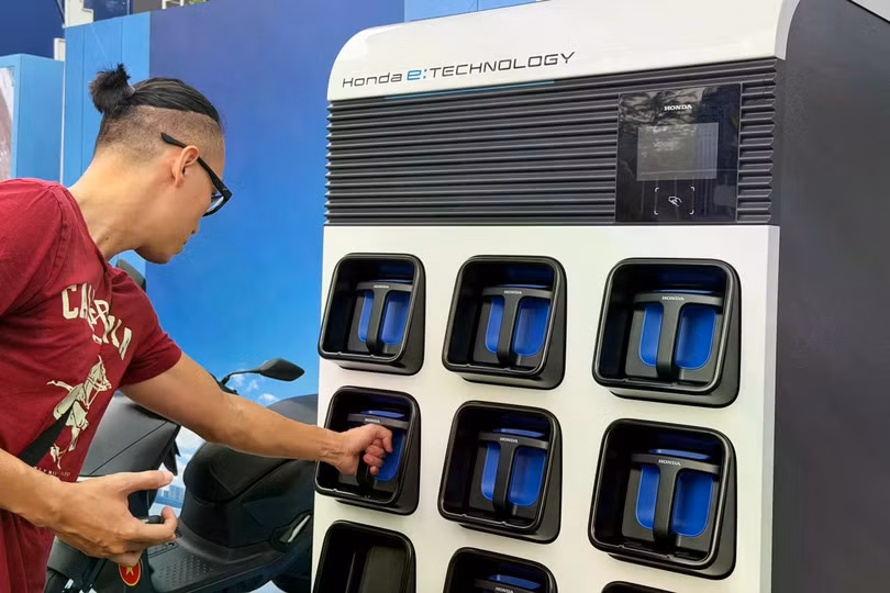 Mô hình đổi pin giúp người dùng xe máy điện không cần chờ đợi sạc xe. Ảnh minh họa: Đan Thanh.