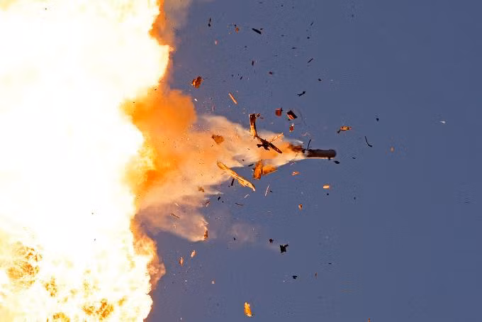 Không quân Israel đánh chặn UAV của Hezbollah trên bầu trời miền bắc Israel ngày 25/8. Ảnh: AFP