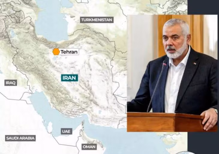 Ông Haniyeh bị ám sát khi đang có mặt ở Tehran, Iran. Trong ảnh là ông Haniyeh và bản đồ các nước trong khu vực - Ảnh: AL JAZEERA