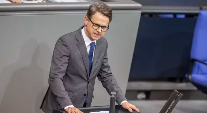 Tổng thư ký CDU Carsten Linnemann bày tỏ ủng hộ quy định độ tuổi nghiêm ngặt với mạng xã hội. Ảnh: Getty Images