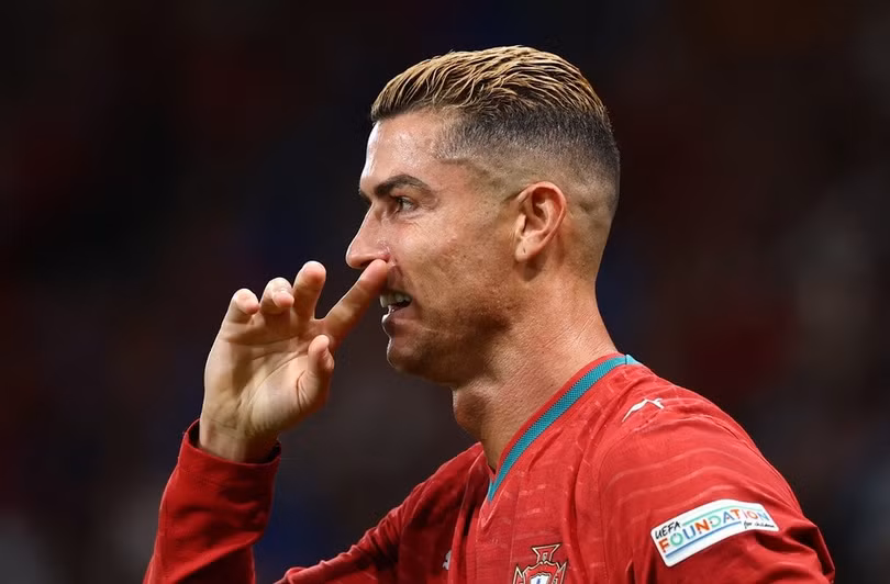 Ronaldo bị truyền thông nước nhà chỉ trích. Ảnh: Reuters.