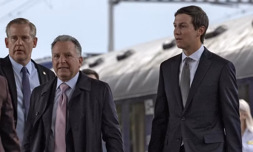 Đặc phái viên Steve Witkoff (giữa) và Jared Kushner (phải) tại Kiev, Ukraine ngày 6/9. Ảnh: AFP