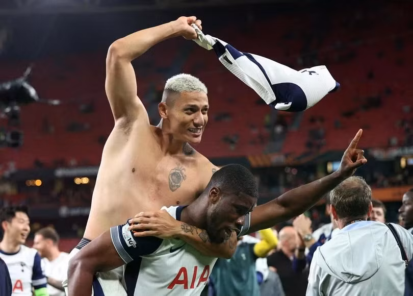 Nhà đương kim vô địch Europa League nguy cơ rớt hạng.