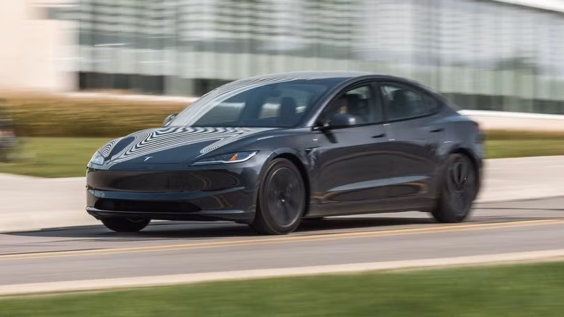 Tesla Model 3 có thể bán với giá khoảng 2 tỷ đồng nếu về Việt Nam. Ảnh: Car and Driver.