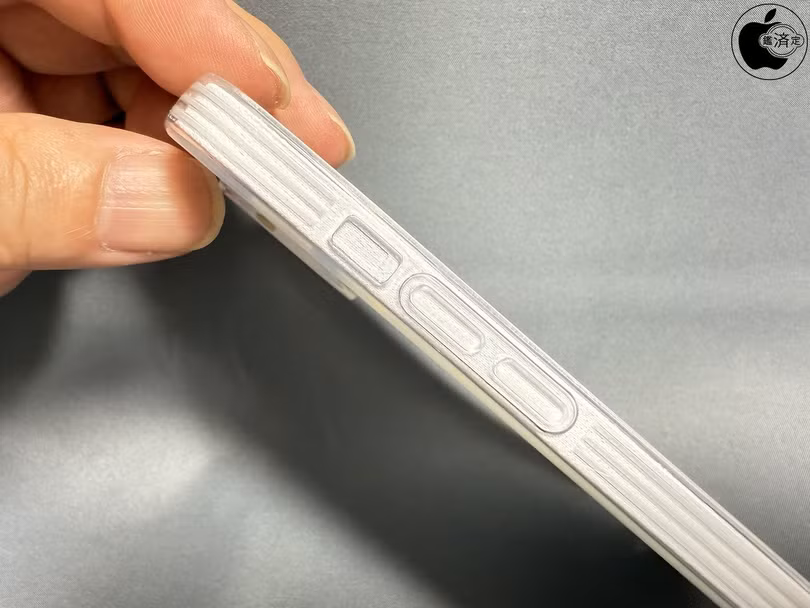Trang tin lưu ý cần gạt chuông trên mô hình dường như nhỏ hơn một chút so với iPhone 14, dù nút âm lượng và nút nguồn gần giống nhau.