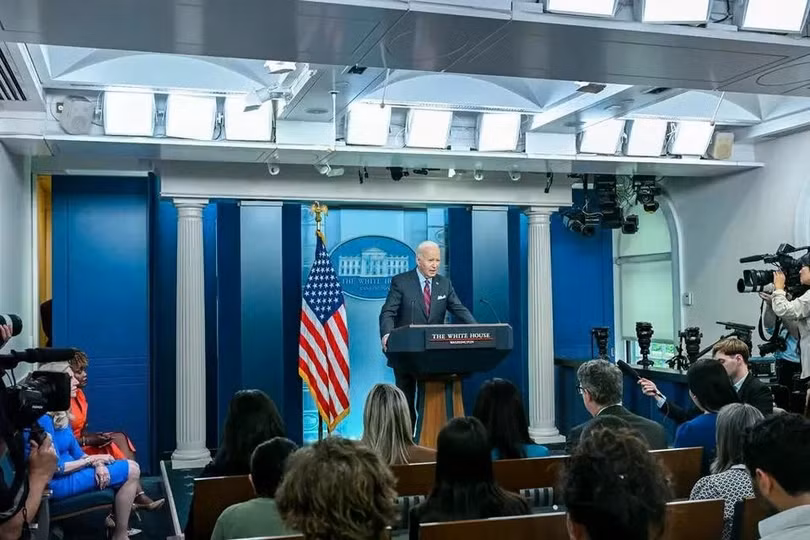 Tổng thống Mỹ Joe Biden phát biểu với các phóng viên tại Nhà Trắng hôm 4/10. Ảnh: New York Times.