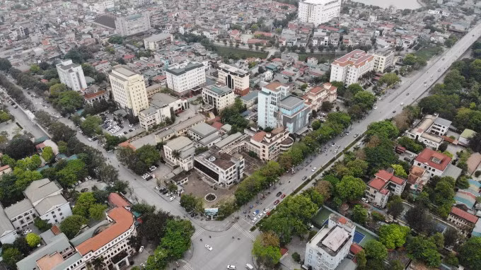 Trụ sở bỏ hoang tại Thanh Hoá. Ảnh: Lê Hoàng