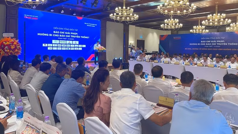 Hơn 100 tổng biên tập tham dự hội nghị.