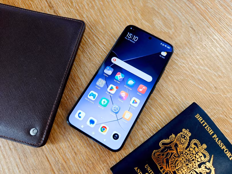 Thiết bị chậm theo thời gian. Giai đoạn 2000-2010, điện thoại Android thường chậm đáng kể theo thời gian. Đến Android 4.3, Google giới thiệu hệ thống quản lý bộ nhớ TRIM, góp phần cải thiện đáng kể hiệu năng trong thời gian dài. Hiện nay, nhiều hãng di động tự tin tuyên bố hỗ trợ sản phẩm lâu dài. Ví dụ, OnePlus cho biết tính năng ROM Vitalization đảm bảo thiết bị hoạt động mượt mà sau 4 năm. Xiaomi cũng tuyên bố công nghệ Storage Refresh 2.0 cho phép sử dụng smartphone liên tục 60 tháng mà không giảm hiệu năng. Ảnh: Wired.