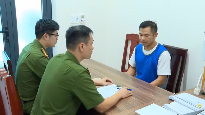 Cơ quan điều tra lấy lời khai đối tượng Trịnh Quang Chung.
