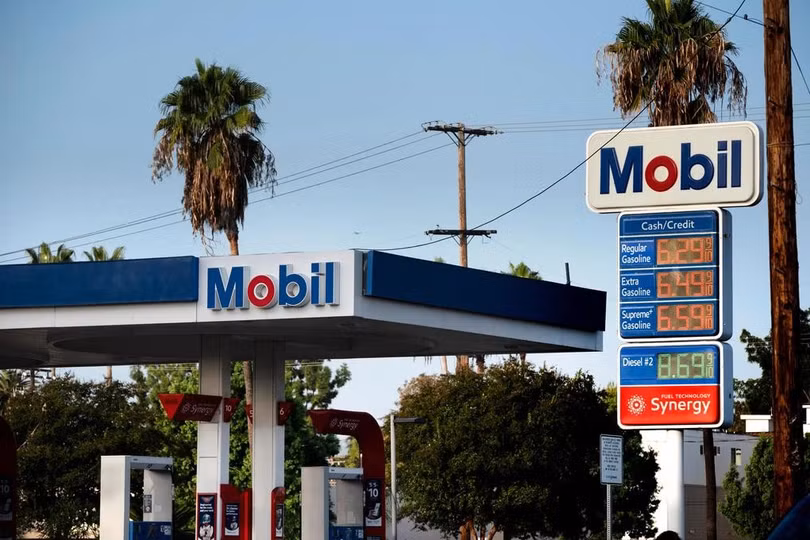 Trạm xăng Mobil tại Los Angeles ngày 22/9. Ảnh: AP