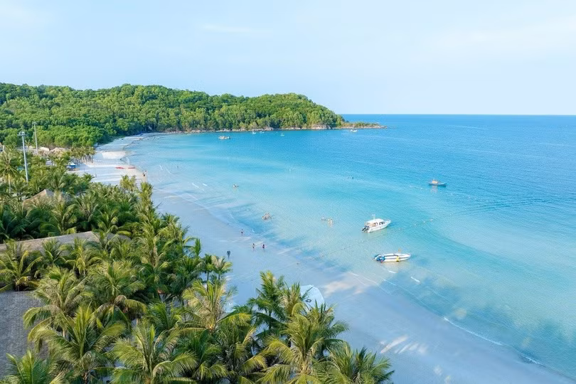 Bãi Kem là một trong những điểm du lịch thu hút được nhiều khách nước tại Phú Quốc. Ảnh: Sun Group